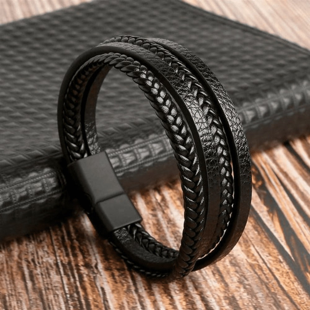 Top-Notch Leather Wristband for Blokes - Stylish Bling with Gems and Charms