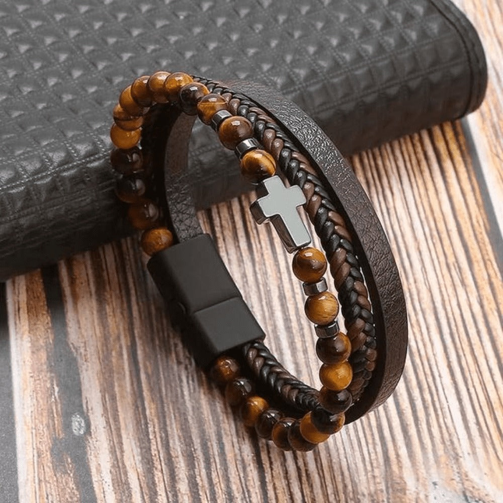 Top-Notch Leather Wristband for Blokes - Stylish Bling with Gems and Charms