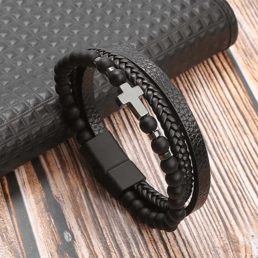 Top-Notch Leather Wristband for Blokes - Stylish Bling with Gems and Charms