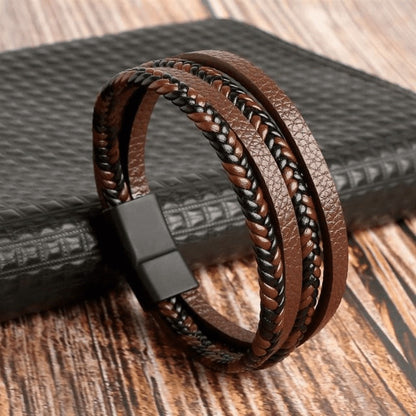 Top-Notch Leather Wristband for Blokes - Stylish Bling with Gems and Charms