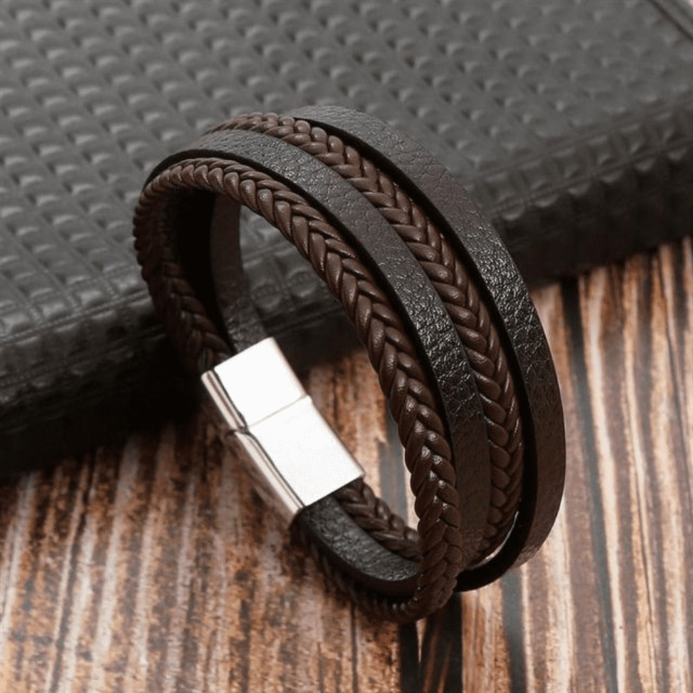 Top-Notch Leather Wristband for Blokes - Stylish Bling with Gems and Charms
